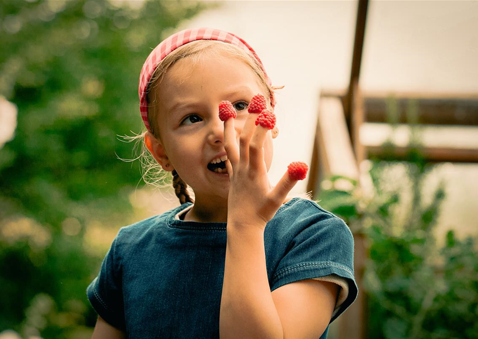 Mädchen-mit-Himbeeren.jpg